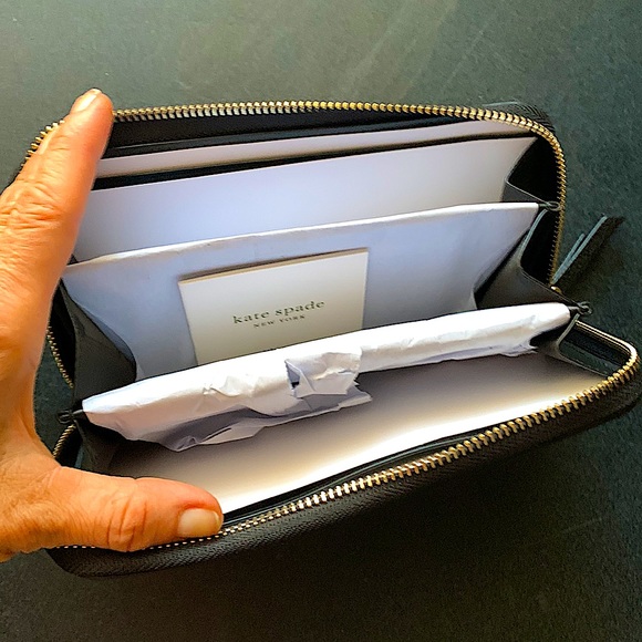NWOT-Kate Spade black leather zipper wallet w/multiple slots  FIRM ON PRICE - Picture 4 of 9